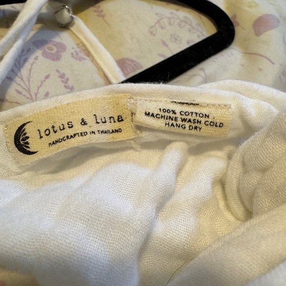 Crop tie back white tank by lotus and Luna OS - Picture 3 of 3